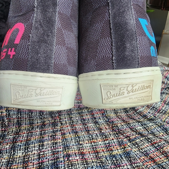 SOLD Authentic Louis Vuitton sneakers - Picture 10 of 15